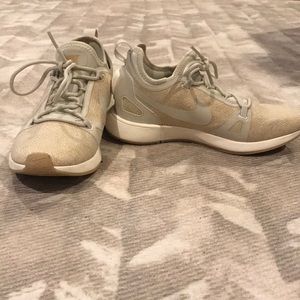 Nike duel racer size 6